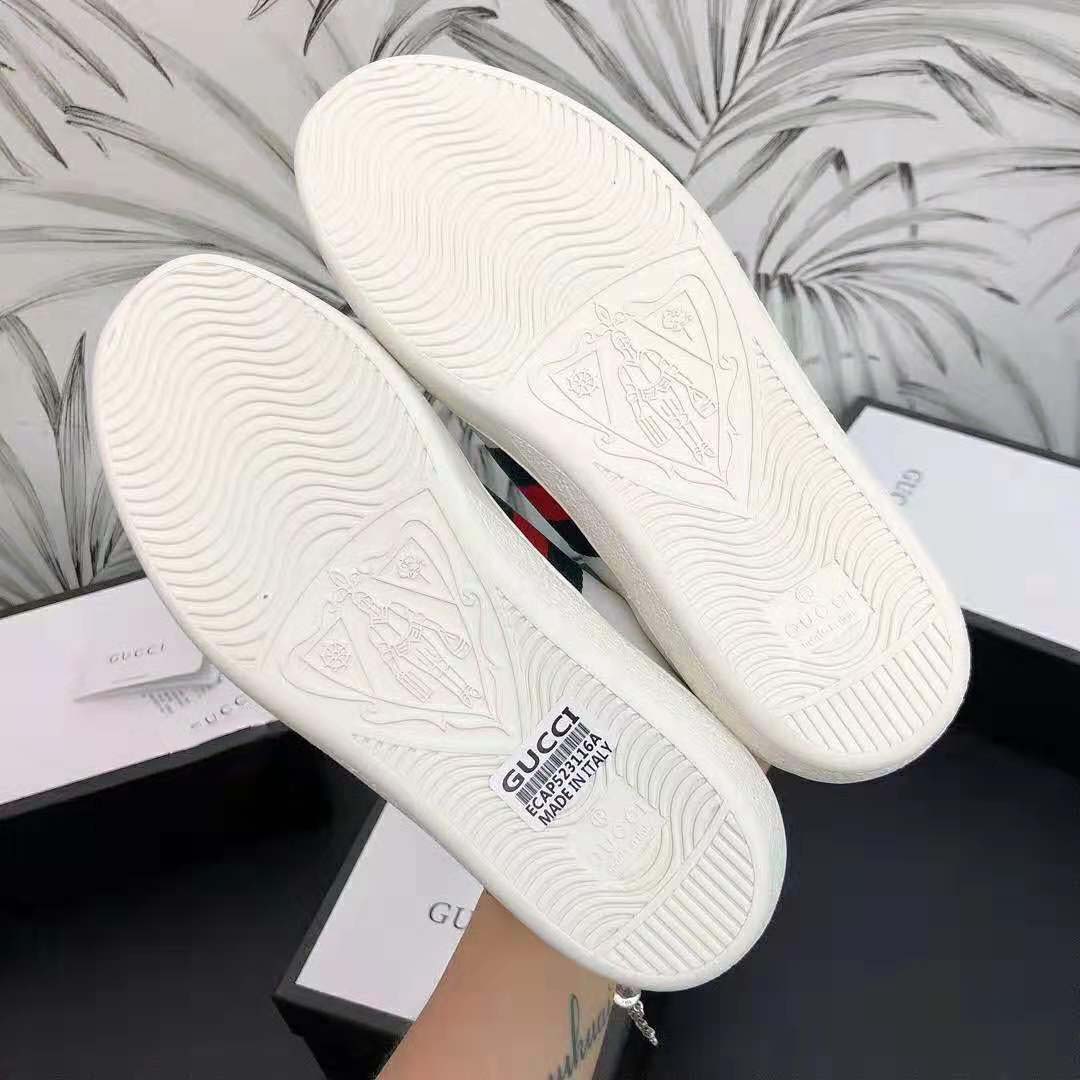 G*u*i men ace embroidered sneaker with embroidered kingsnake appliqué-white