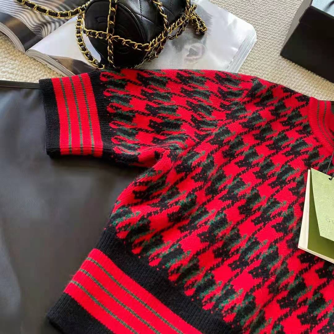 G*u*i women houndstooth wool cropped sweater crew neck cropped shape red and black