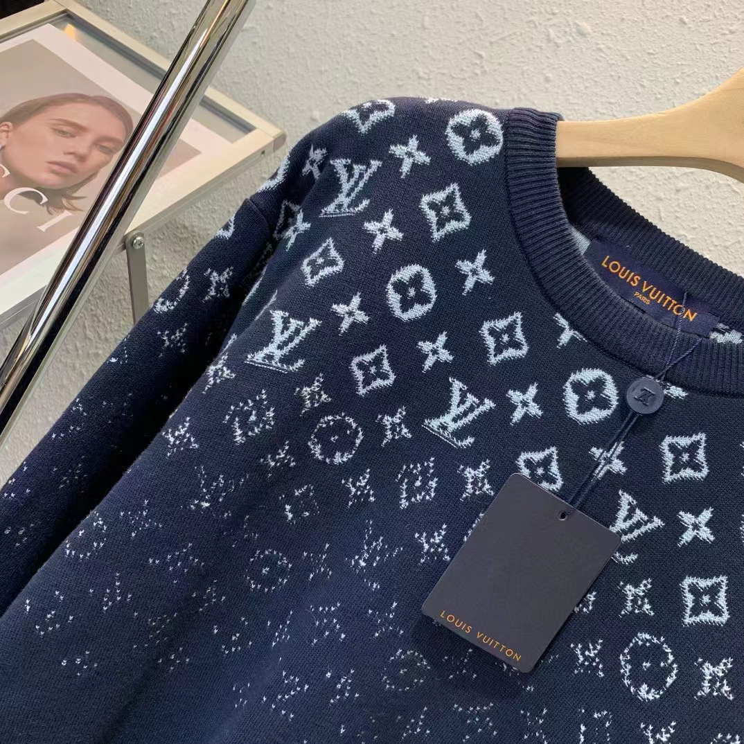 Louis Vuitton Men Gradient Cotton Crewneck Regular Fit Monogram Gradient Volcanic Ash Cotton