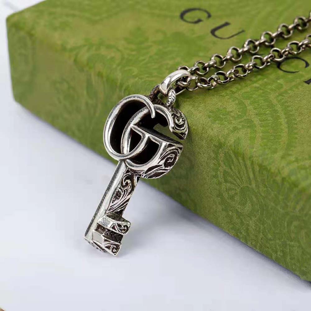 G*u*i women double g key necklace