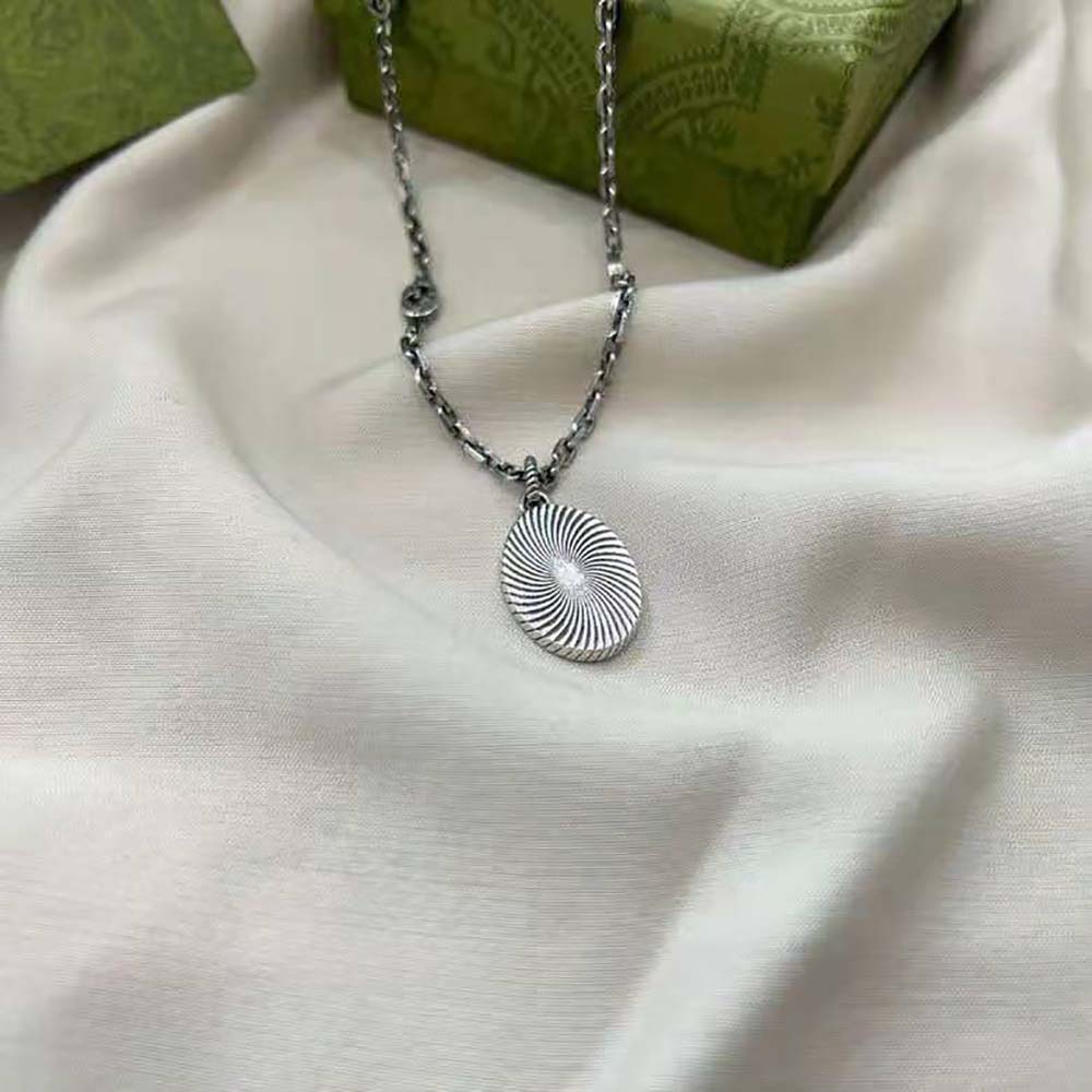 G*u*i women double g necklace