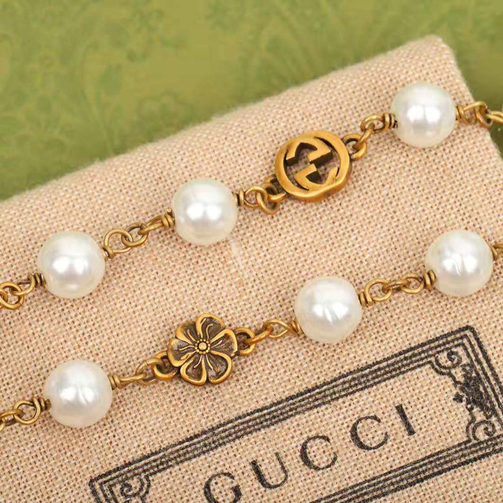 G*u*i women interlocking g flower pearl necklace