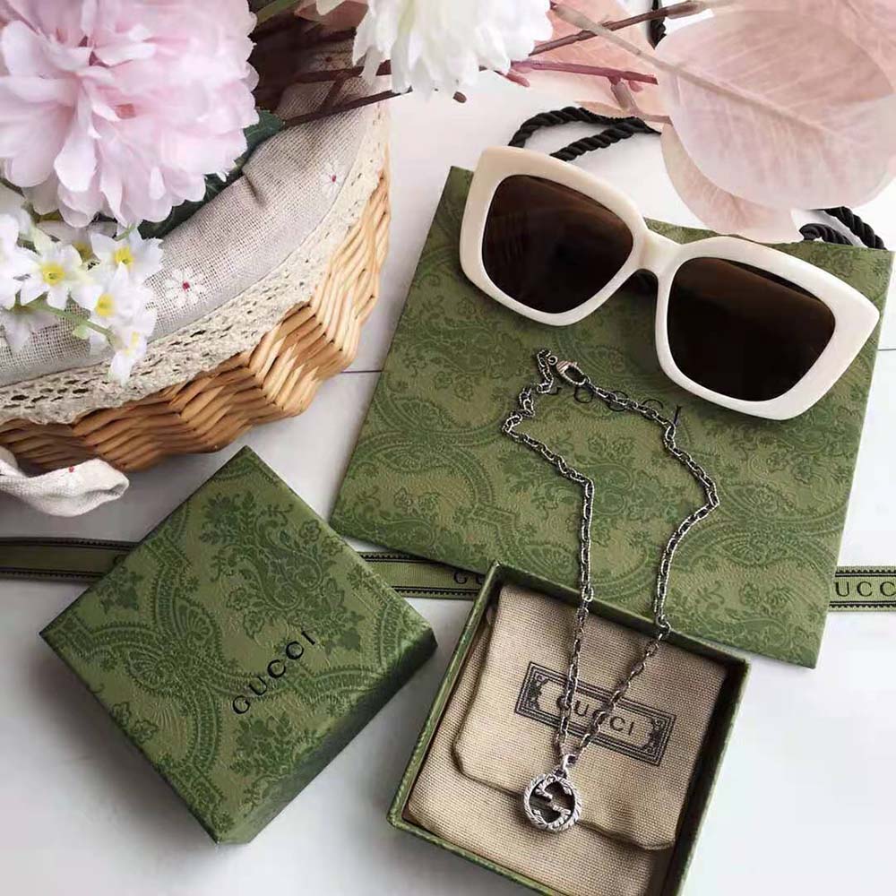 G*u*i women interlocking g pendant necklace